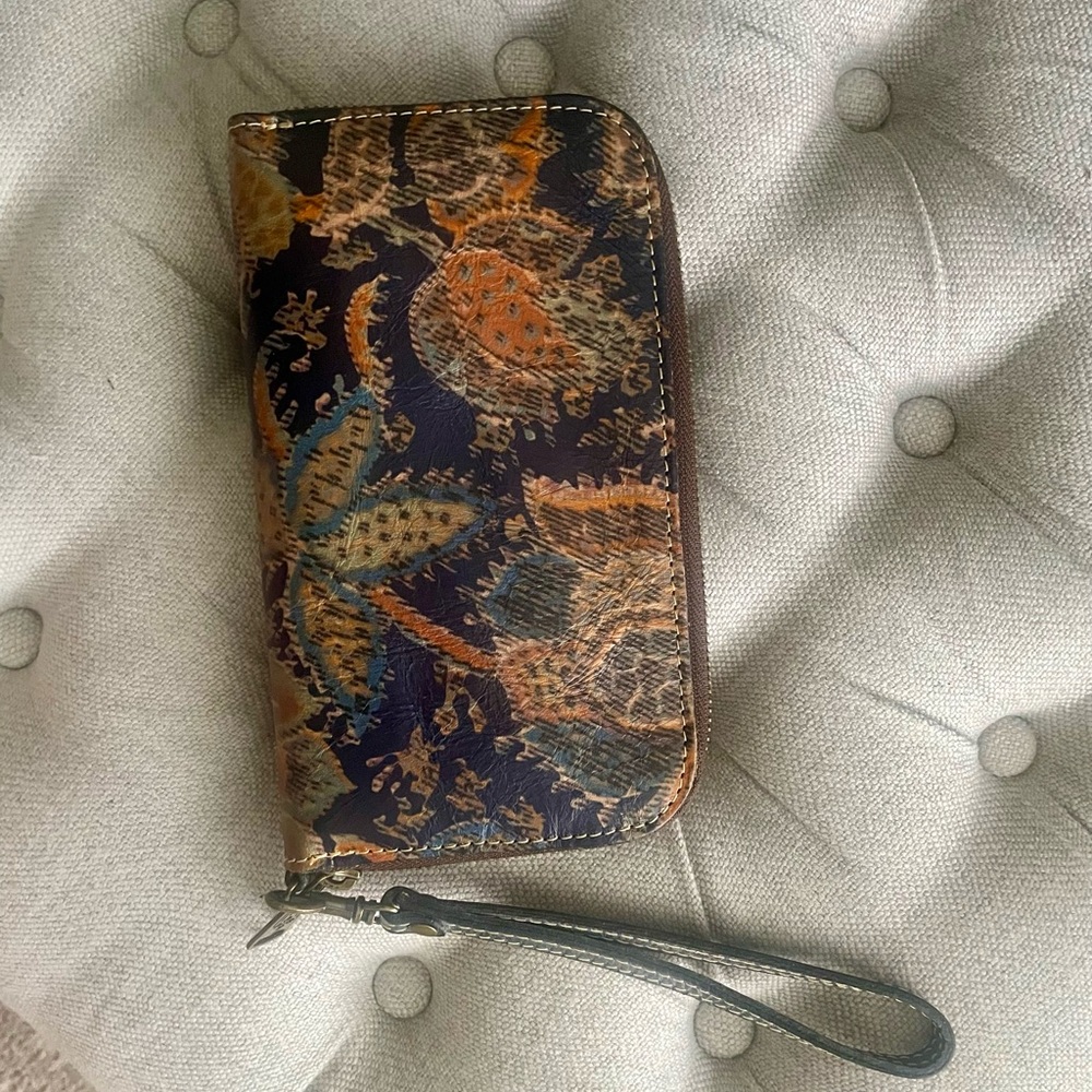 Patricia Nash Wristlet Leather Wallet in Vintage Needlepoint Floral Pattern
